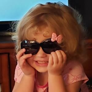 Meet your Posher, Adria